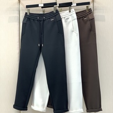 ,PRADA 普拉达,2026冬季最新品,专柜同步有售,时尚+绒休闲裤,进口原版面料,做工极为复杂,唯一可以做代购级别的 ,PRADA 普拉达,2026冬季最新品,专柜同步有售,时尚+绒休闲裤,进口原版面料,做工极为复杂,唯一可以做代购级别的
