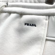 ,PRADA 普拉达,2026冬季最新品,专柜同步有售,时尚+绒休闲裤,进口原版面料,做工极为复杂,唯一可以做代购级别的 ,PRADA 普拉达,2026冬季最新品,专柜同步有售,时尚+绒休闲裤,进口原版面料,做工极为复杂,唯一可以做代购级别的