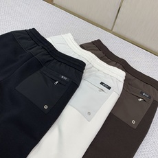 ,PRADA 普拉达,2026冬季最新品,专柜同步有售,时尚+绒休闲裤,进口原版面料,做工极为复杂,唯一可以做代购级别的 ,PRADA 普拉达,2026冬季最新品,专柜同步有售,时尚+绒休闲裤,进口原版面料,做工极为复杂,唯一可以做代购级别的