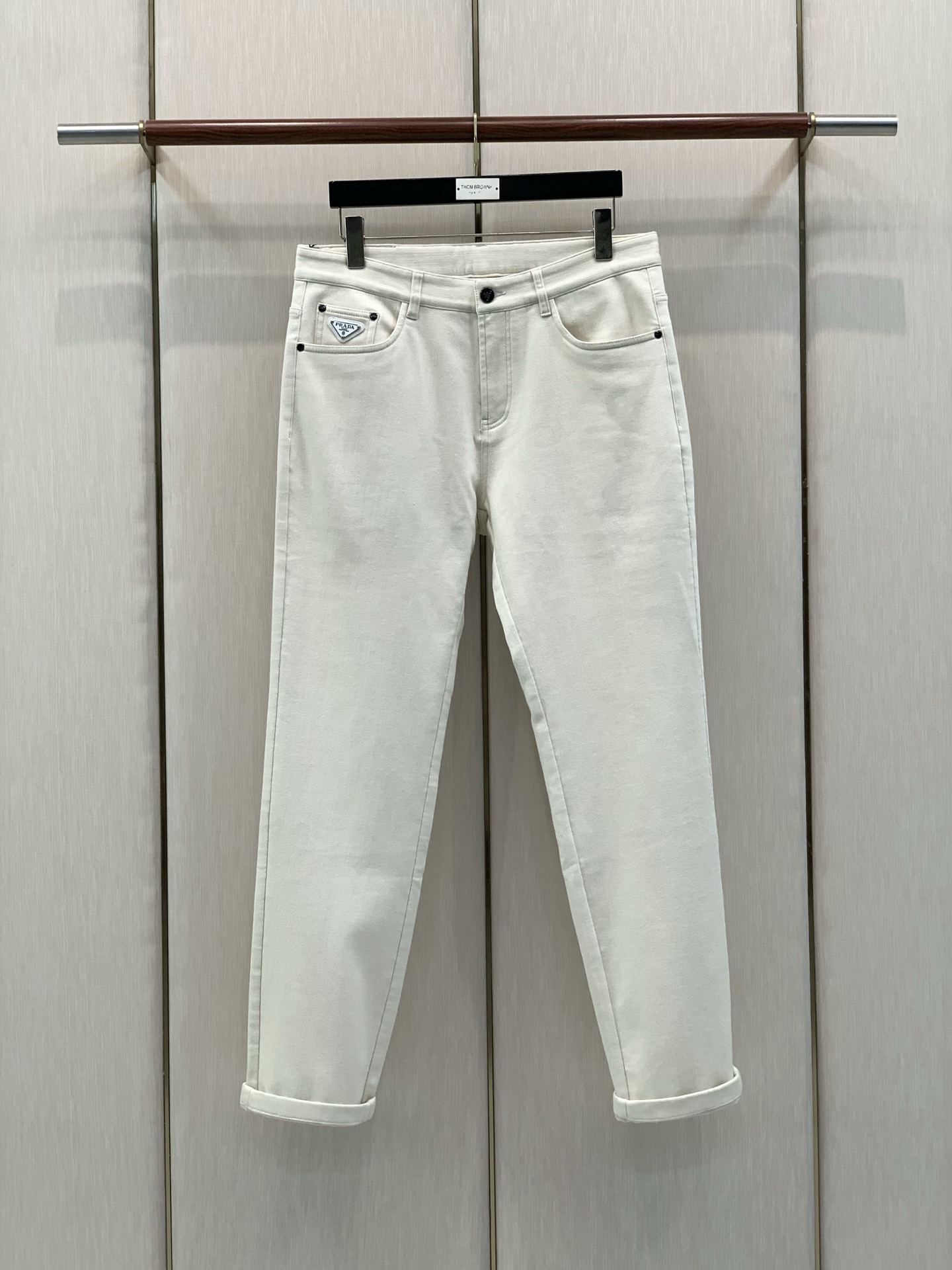 ，PRADA 普拉达，2026冬季最新品，专柜同步有售，时尚＋薄绒休闲牛仔裤，进口原版面料，做工极为复杂，唯一可以做代购