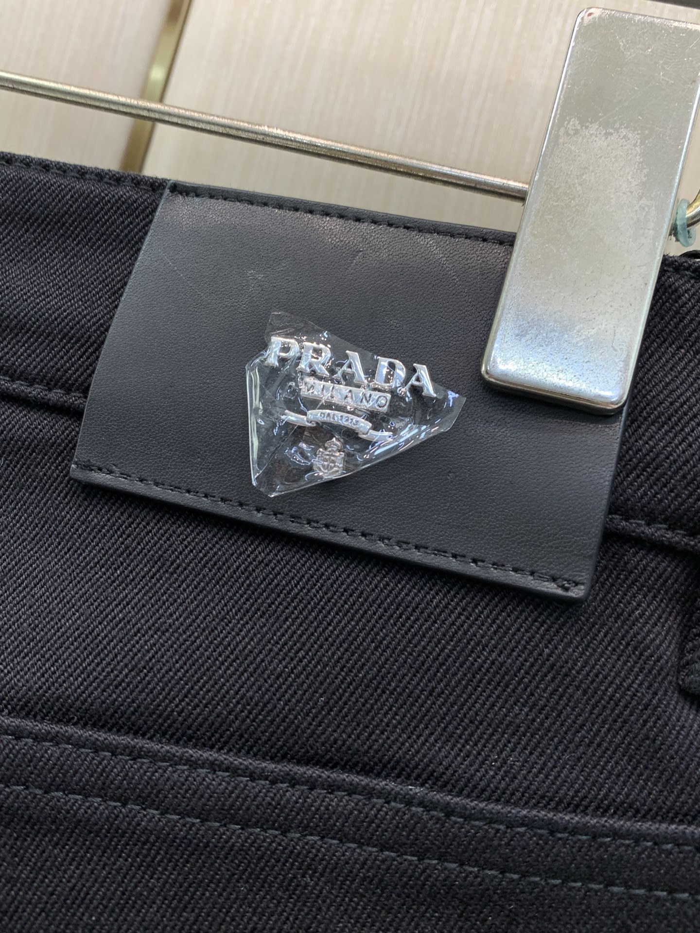,PRADA 普拉达,2026秋季最新品,专柜同步有售,时尚休闲牛仔裤,进口原版面料,做工极为复杂,唯一可以做代购级别的 ,PRADA 普拉达,2026秋季最新品,专柜同步有售,时尚休闲牛仔裤,进口原版面料,做工极为复杂,唯一可以做代购级别的