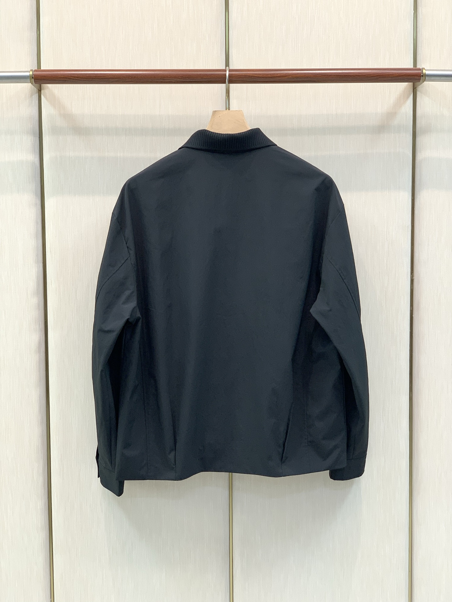 ,Loro Piana(Loro Piana ),2026秋季最新品,专柜同步有售,原单狠货,时尚休闲翻领夹克外套,采用 ,Loro Piana(Loro Piana ),2026秋季最新品,专柜同步有售,原单狠货,时尚休闲翻领夹克外套,采用