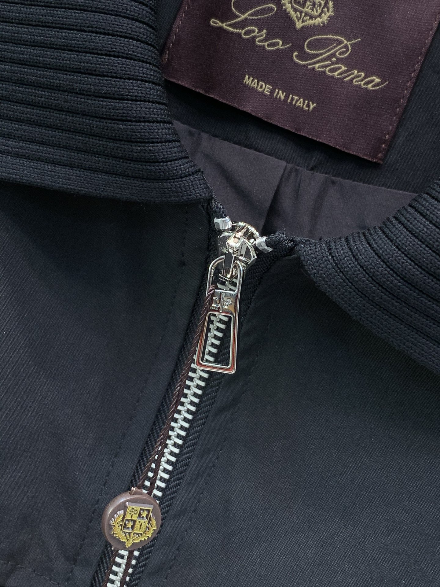 ,Loro Piana(Loro Piana ),2026秋季最新品,专柜同步有售,原单狠货,时尚休闲翻领夹克外套,采用 ,Loro Piana(Loro Piana ),2026秋季最新品,专柜同步有售,原单狠货,时尚休闲翻领夹克外套,采用