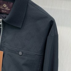 ,Loro Piana(Loro Piana ),2026秋季最新品,专柜同步有售,原单狠货,时尚休闲翻领夹克外套,采用 ,Loro Piana(Loro Piana ),2026秋季最新品,专柜同步有售,原单狠货,时尚休闲翻领夹克外套,采用
