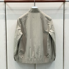 ,Moncler 蒙口,2026秋季最新品,专柜同步有售,原单狠货,时尚休闲立领夹克外套,上身舒适!吸睛而有亮点,采用进 ,Moncler 蒙口,2026秋季最新品,专柜同步有售,原单狠货,时尚休闲立领夹克外套,上身舒适!吸睛而有亮点,采用进
