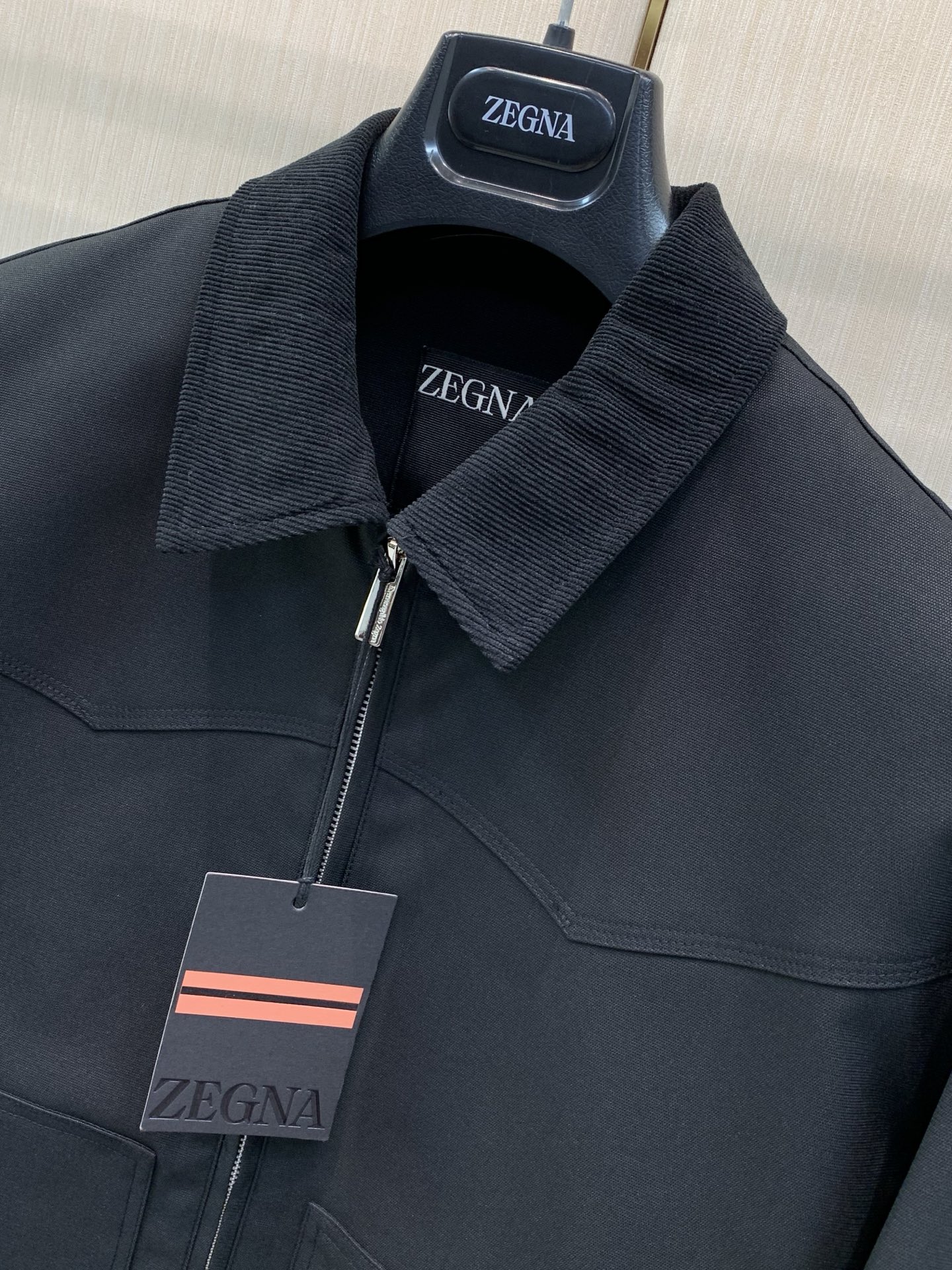 ,杰尼亚 Zegna,2026秋季最新品,专柜同步有售,原单狠货,时尚休闲翻领夹克外套,采用进口原版面料,舒适透气,原版 ,杰尼亚 Zegna,2026秋季最新品,专柜同步有售,原单狠货,时尚休闲翻领夹克外套,采用进口原版面料,舒适透气,原版