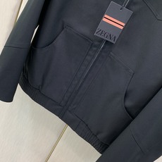 ,杰尼亚 Zegna,2026秋季最新品,专柜同步有售,原单狠货,时尚休闲翻领夹克外套,采用进口原版面料,舒适透气,原版 ,杰尼亚 Zegna,2026秋季最新品,专柜同步有售,原单狠货,时尚休闲翻领夹克外套,采用进口原版面料,舒适透气,原版