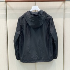 ,PRADA 普拉达,2026秋季最新品,专柜同步有售,时尚休闲连帽夹克外套,进口原版面料,做工极为复杂,唯一可以做代购 ,PRADA 普拉达,2026秋季最新品,专柜同步有售,时尚休闲连帽夹克外套,进口原版面料,做工极为复杂,唯一可以做代购