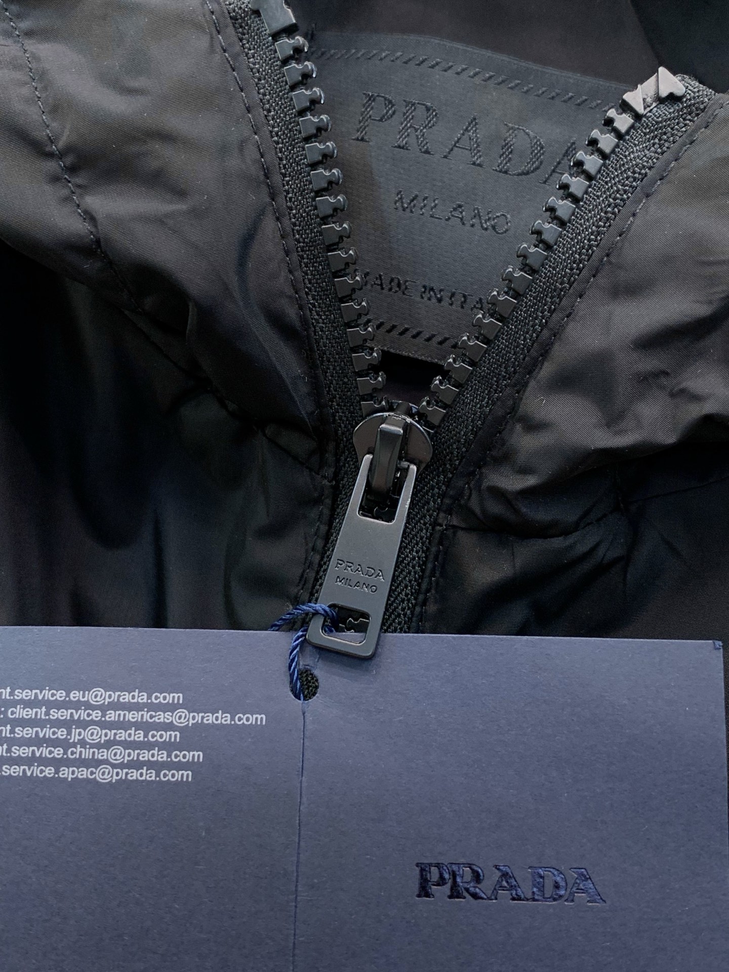 ,PRADA 普拉达,2026秋季最新品,专柜同步有售,时尚休闲连帽夹克外套,进口原版面料,做工极为复杂,唯一可以做代购 ,PRADA 普拉达,2026秋季最新品,专柜同步有售,时尚休闲连帽夹克外套,进口原版面料,做工极为复杂,唯一可以做代购