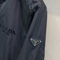 ,PRADA 普拉达,2026秋季最新品,专柜同步有售,时尚休闲连帽夹克外套,进口原版面料,做工极为复杂,唯一可以做代购 ,PRADA 普拉达,2026秋季最新品,专柜同步有售,时尚休闲连帽夹克外套,进口原版面料,做工极为复杂,唯一可以做代购