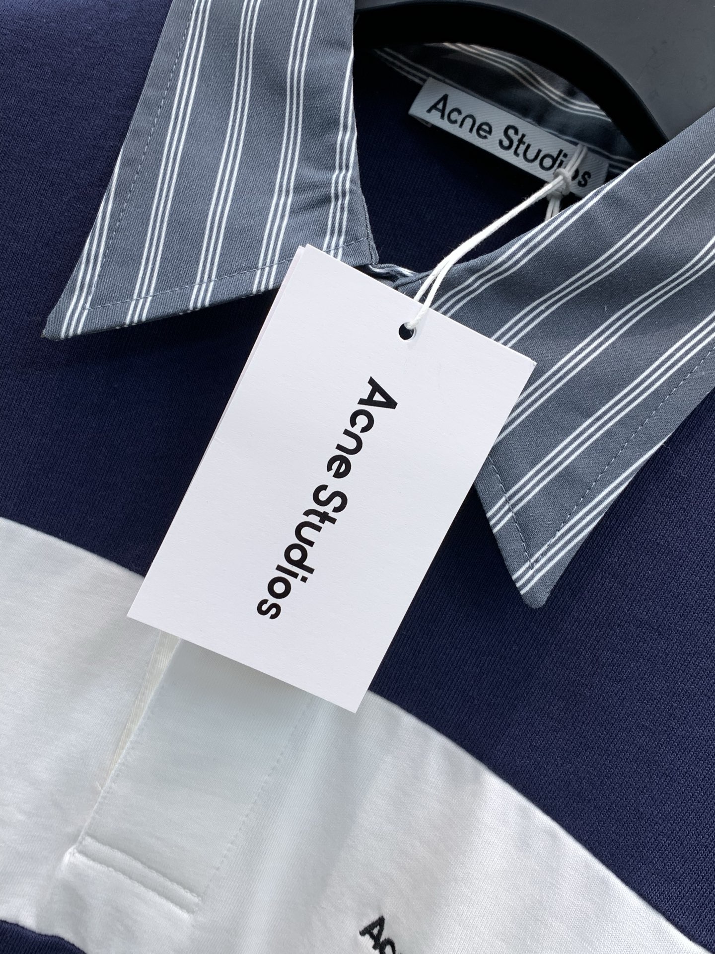 ,Acne Studios 瑞典时尚品牌,2026早秋最新款,时尚休闲假两件翻领长袖T恤,官网专柜同步有售,原单狠货,进 ,Acne Studios 瑞典时尚品牌,2026早秋最新款,时尚休闲假两件翻领长袖T恤,官网专柜同步有售,原单狠货,进