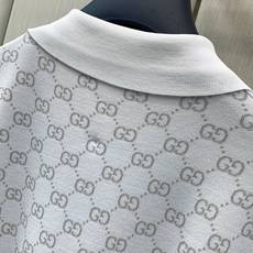 ,Gucci 古驰,2026秋季最新款,专柜同步有售,原单狠货,时尚休闲针织翻领长袖上衣,上身很有特点!吸睛而有亮点,进 ,Gucci 古驰,2026秋季最新款,专柜同步有售,原单狠货,时尚休闲针织翻领长袖上衣,上身很有特点!吸睛而有亮点,进