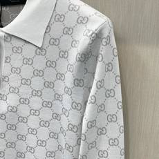 ,Gucci 古驰,2026秋季最新款,专柜同步有售,原单狠货,时尚休闲针织翻领长袖上衣,上身很有特点!吸睛而有亮点,进 ,Gucci 古驰,2026秋季最新款,专柜同步有售,原单狠货,时尚休闲针织翻领长袖上衣,上身很有特点!吸睛而有亮点,进