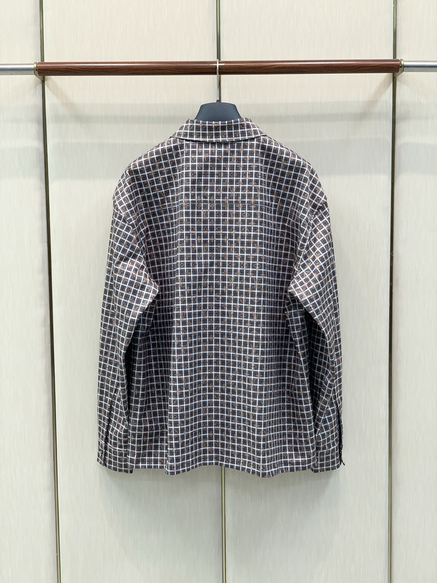 ，LouisVuitton 路易威登，2026秋季最新款，专柜同步有售，原单狠货，时尚休闲翻领外套，上身很有特点！吸睛而