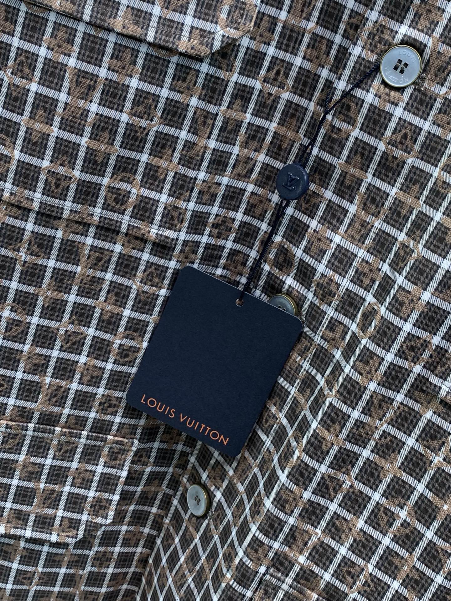 ，LouisVuitton 路易威登，2026秋季最新款，专柜同步有售，原单狠货，时尚休闲翻领外套，上身很有特点！吸睛而