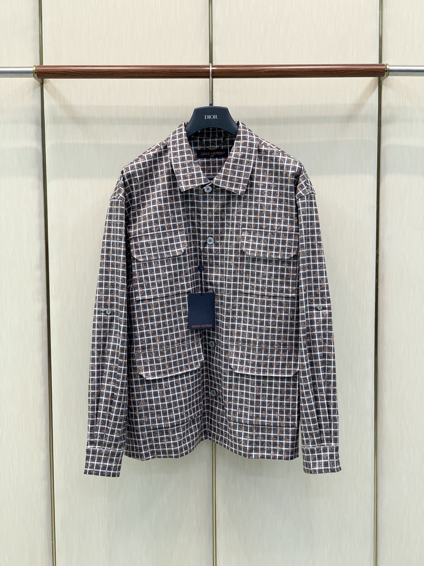 ，LouisVuitton 路易威登，2026秋季最新款，专柜同步有售，原单狠货，时尚休闲翻领外套，上身很有特点！吸睛而