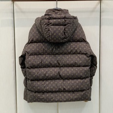 ,LouisVuitton 路易威登,2026冬季最新款,专柜同步有售,原单狠货,时尚休闲连帽棉服外套,上身很有特点!吸 ,LouisVuitton 路易威登,2026冬季最新款,专柜同步有售,原单狠货,时尚休闲连帽棉服外套,上身很有特点!吸