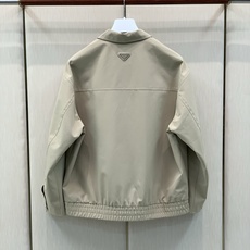 ,PRADA 普拉达,2026秋季最新品,专柜同步有售,时尚休闲翻领夹克外套,进口原版面料,做工极为复杂,唯一可以做代购 ,PRADA 普拉达,2026秋季最新品,专柜同步有售,时尚休闲翻领夹克外套,进口原版面料,做工极为复杂,唯一可以做代购