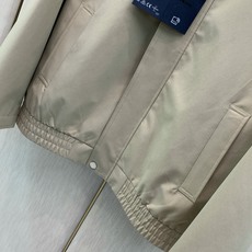 ,PRADA 普拉达,2026秋季最新品,专柜同步有售,时尚休闲翻领夹克外套,进口原版面料,做工极为复杂,唯一可以做代购 ,PRADA 普拉达,2026秋季最新品,专柜同步有售,时尚休闲翻领夹克外套,进口原版面料,做工极为复杂,唯一可以做代购
