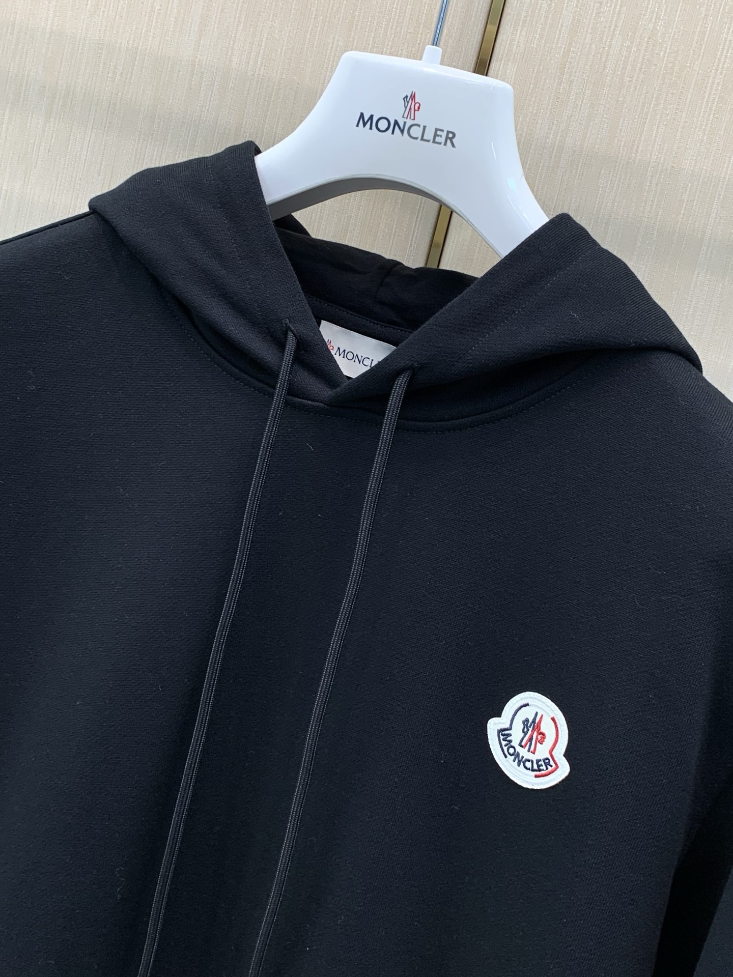 ,Moncler 蒙口,2026秋季最新品,专柜同步有售,原单狠货,时尚休闲连帽卫衣,上身舒适!吸睛而有亮点,采用进口原 ,Moncler 蒙口,2026秋季最新品,专柜同步有售,原单狠货,时尚休闲连帽卫衣,上身舒适!吸睛而有亮点,采用进口原