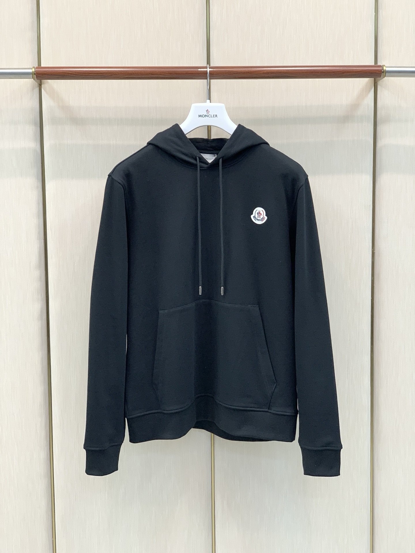 ，Moncler 蒙口，2026秋季最新品，专柜同步有售，原单狠货，时尚休闲连帽卫衣，上身舒适！吸睛而有亮点，采用进口原