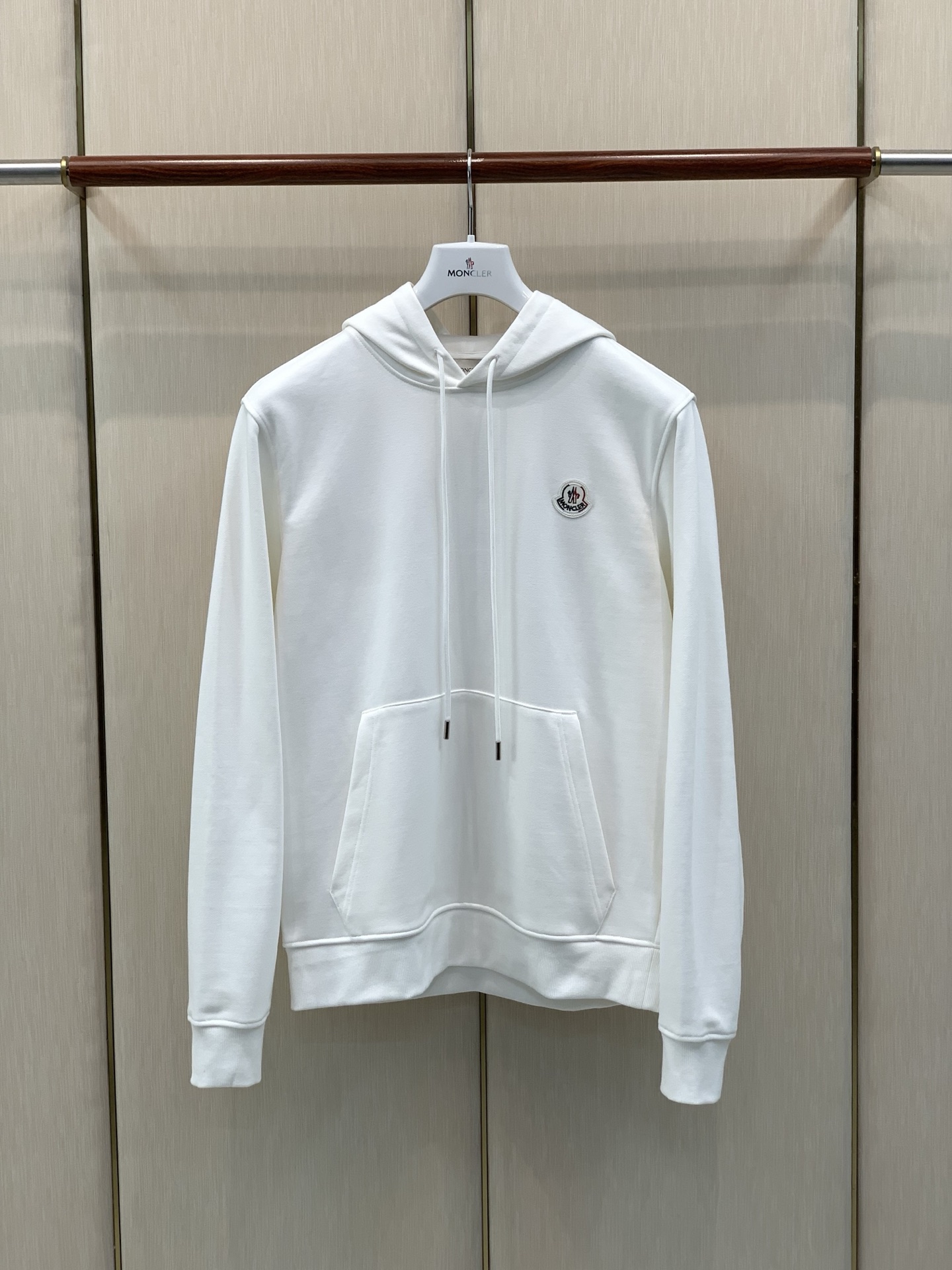 ，Moncler 蒙口，2026秋季最新品，专柜同步有售，原单狠货，时尚休闲连帽卫衣，上身舒适！吸睛而有亮点，采用进口原
