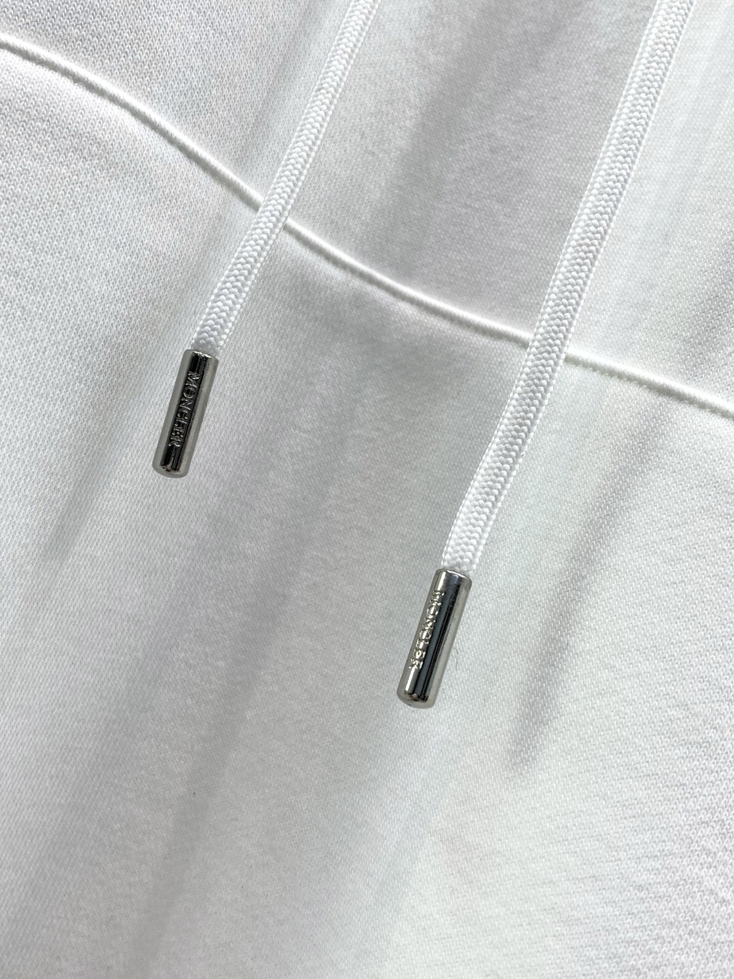 ，Moncler 蒙口，2026秋季最新品，专柜同步有售，原单狠货，时尚休闲连帽卫衣，上身舒适！吸睛而有亮点，采用进口原