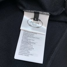 ,PRADA 普拉达,2026秋季最新品,专柜同步有售,时尚休闲连帽卫衣,进口原版面料,做工极为复杂,唯一可以做代购级别 ,PRADA 普拉达,2026秋季最新品,专柜同步有售,时尚休闲连帽卫衣,进口原版面料,做工极为复杂,唯一可以做代购级别