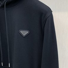 ,PRADA 普拉达,2026秋季最新品,专柜同步有售,时尚休闲连帽卫衣,进口原版面料,做工极为复杂,唯一可以做代购级别 ,PRADA 普拉达,2026秋季最新品,专柜同步有售,时尚休闲连帽卫衣,进口原版面料,做工极为复杂,唯一可以做代购级别