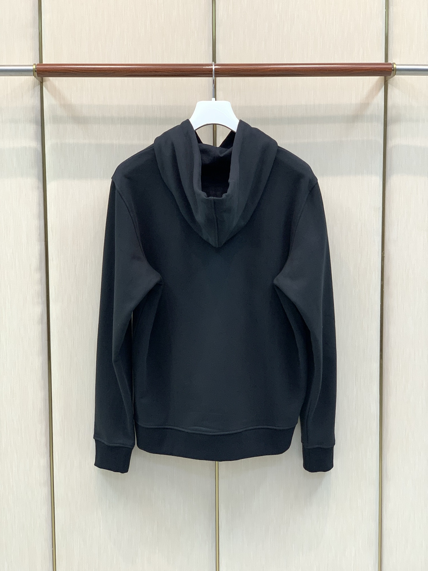 ，FENDI 芬迪，2026早秋最新品，专柜同步有售，原单狠货，时尚休闲连帽卫衣，进口原版面料，顶级印花工艺字母图案lo