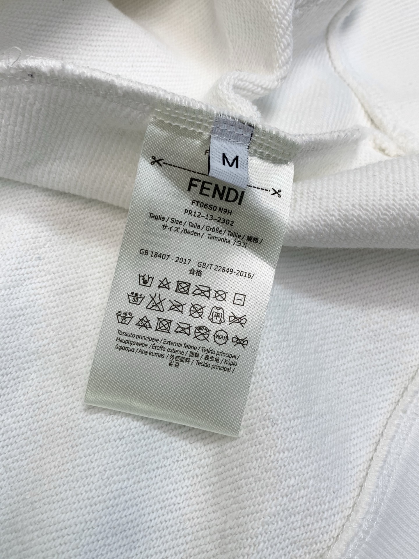 ,FENDI 芬迪,2026早秋最新品,专柜同步有售,原单狠货,时尚休闲连帽卫衣,进口原版面料,顶级印花工艺字母图案lo ,FENDI 芬迪,2026早秋最新品,专柜同步有售,原单狠货,时尚休闲连帽卫衣,进口原版面料,顶级印花工艺字母图案lo