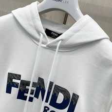 ,FENDI 芬迪,2026早秋最新品,专柜同步有售,原单狠货,时尚休闲连帽卫衣,进口原版面料,顶级印花工艺字母图案lo ,FENDI 芬迪,2026早秋最新品,专柜同步有售,原单狠货,时尚休闲连帽卫衣,进口原版面料,顶级印花工艺字母图案lo