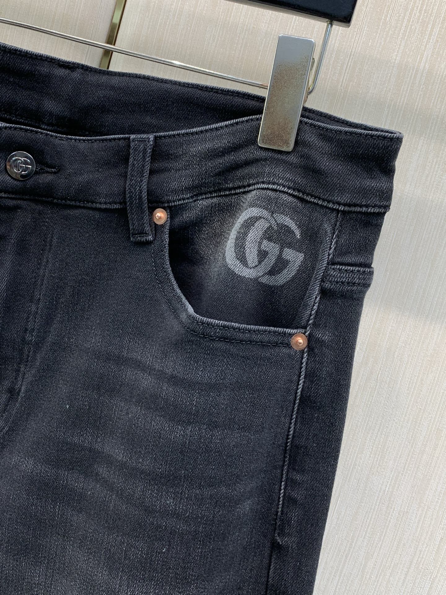 ，GUCCI 古驰，2026秋季最新品，专柜同步有售，原单狠货，时尚休闲水洗牛仔裤，进口原版水洗弹力面料，舒适有弹性，独