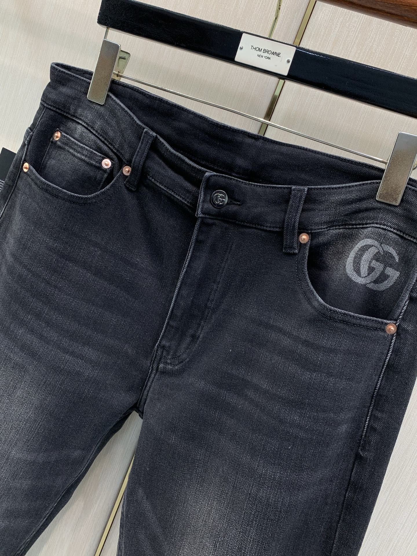 ，GUCCI 古驰，2026秋季最新品，专柜同步有售，原单狠货，时尚休闲水洗牛仔裤，进口原版水洗弹力面料，舒适有弹性，独