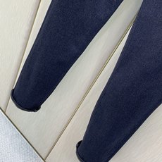,Fendi 芬迪,2026春秋最新品,专柜同步有售,原单狠货,时尚休闲水洗牛仔裤,进口原版水洗弹力面料,舒适有弹性,顶 ,Fendi 芬迪,2026春秋最新品,专柜同步有售,原单狠货,时尚休闲水洗牛仔裤,进口原版水洗弹力面料,舒适有弹性,顶