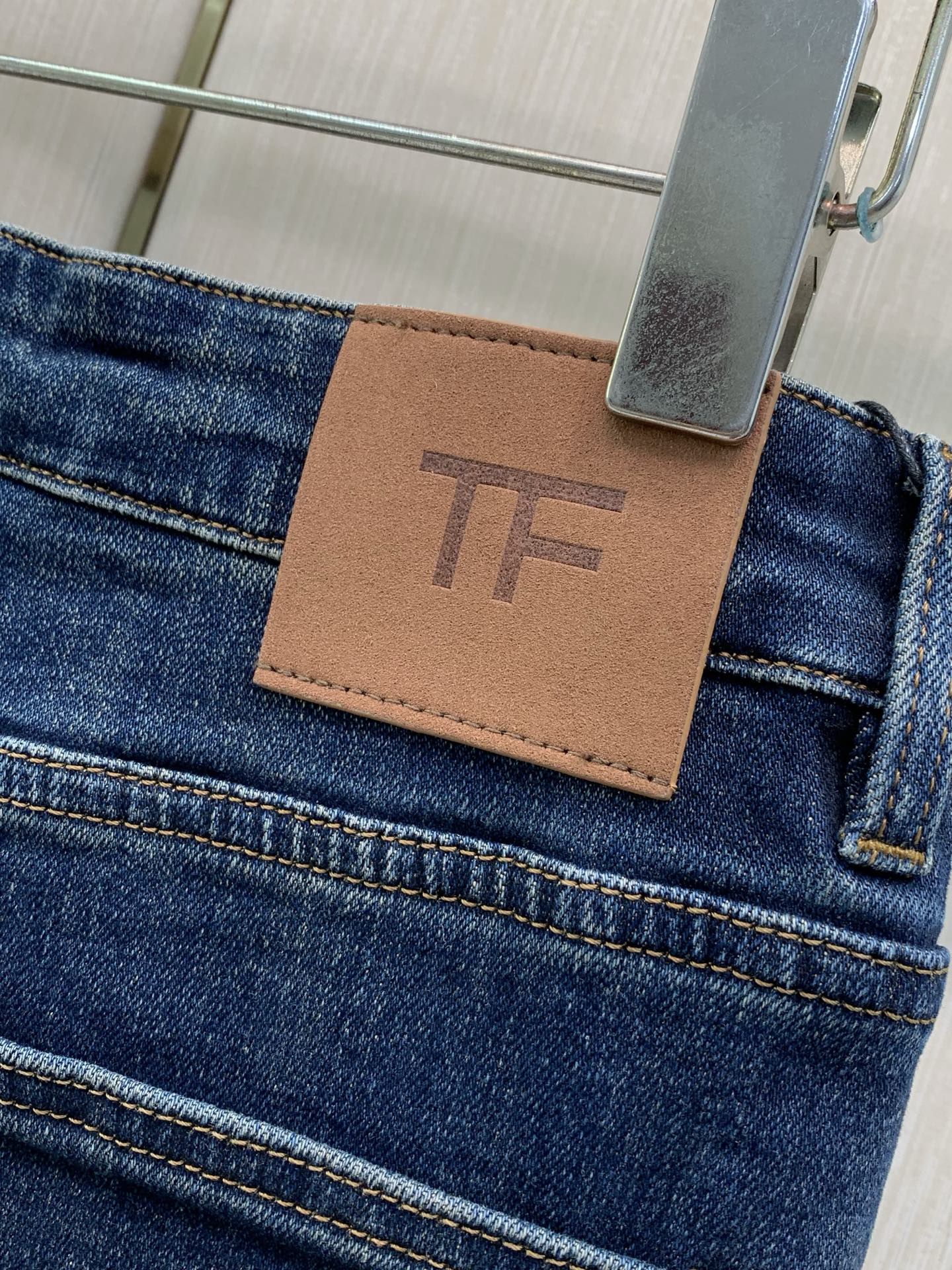，Tom Ford 汤姆·福特，2026春秋最新品，时尚休闲水洗牛仔裤，专柜同步有售，原单狠货，采用进口原版面料，舒适度