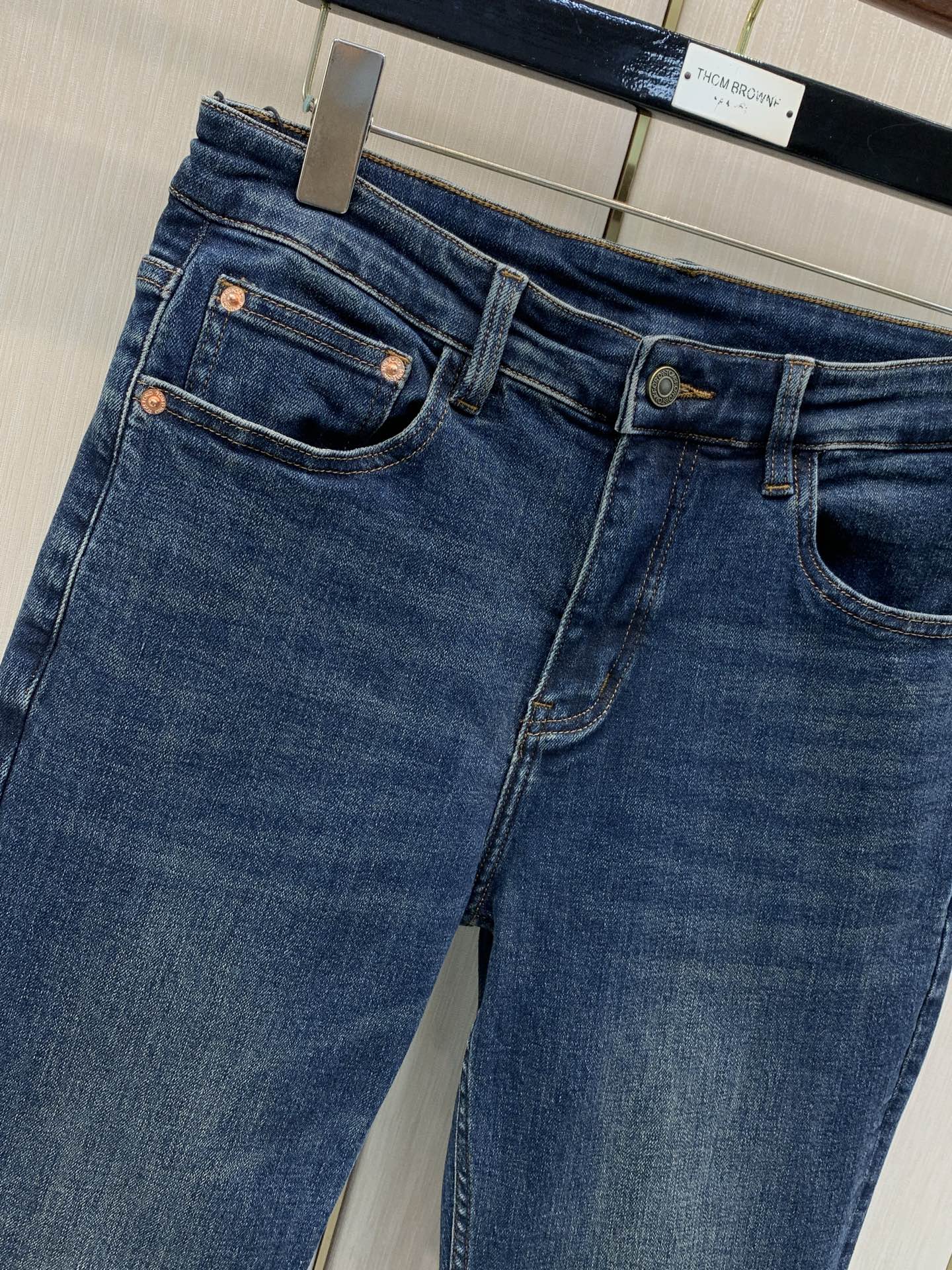 ，Tom Ford 汤姆·福特，2026春秋最新品，时尚休闲水洗牛仔裤，专柜同步有售，原单狠货，采用进口原版面料，舒适度