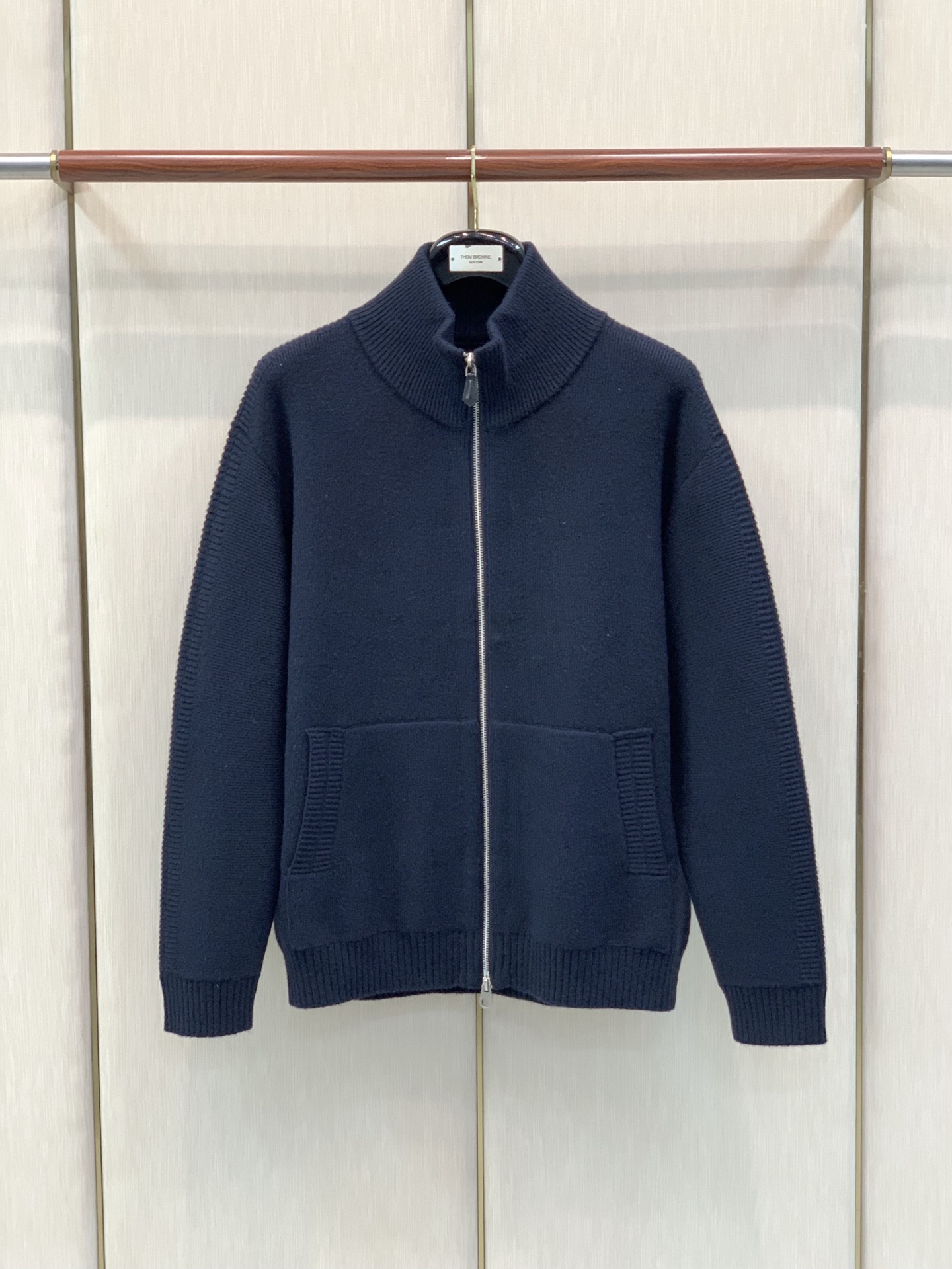 一套，BERLUTI 布鲁提，2026冬季最新品，时尚休闲针织套装，专柜同步有售，原单狠货，采用进口原版面料，舒适度极佳