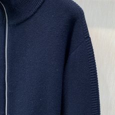 一套,BERLUTI 布鲁提,2026冬季最新品,时尚休闲针织套装,专柜同步有售,原单狠货,采用进口原版面料,舒适度极佳 一套,BERLUTI 布鲁提,2026冬季最新品,时尚休闲针织套装,专柜同步有售,原单狠货,采用进口原版面料,舒适度极佳
