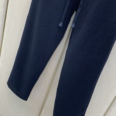 一套,BERLUTI 布鲁提,2026冬季最新品,时尚休闲针织套装,专柜同步有售,原单狠货,采用进口原版面料,舒适度极佳 一套,BERLUTI 布鲁提,2026冬季最新品,时尚休闲针织套装,专柜同步有售,原单狠货,采用进口原版面料,舒适度极佳