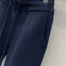 一套,BERLUTI 布鲁提,2026冬季最新品,时尚休闲针织套装,专柜同步有售,原单狠货,采用进口原版面料,舒适度极佳 一套,BERLUTI 布鲁提,2026冬季最新品,时尚休闲针织套装,专柜同步有售,原单狠货,采用进口原版面料,舒适度极佳