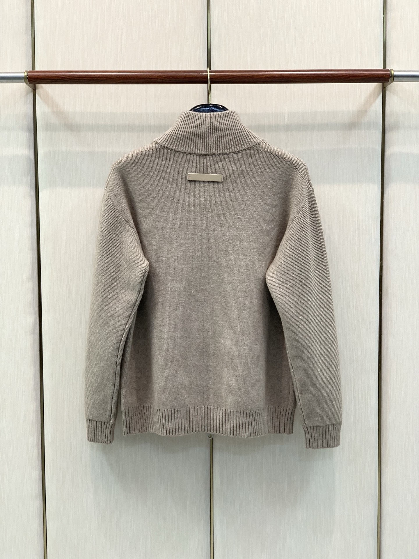 一套,BERLUTI 布鲁提,2026冬季最新品,时尚休闲针织套装,专柜同步有售,原单狠货,采用进口原版面料,舒适度极佳 一套,BERLUTI 布鲁提,2026冬季最新品,时尚休闲针织套装,专柜同步有售,原单狠货,采用进口原版面料,舒适度极佳