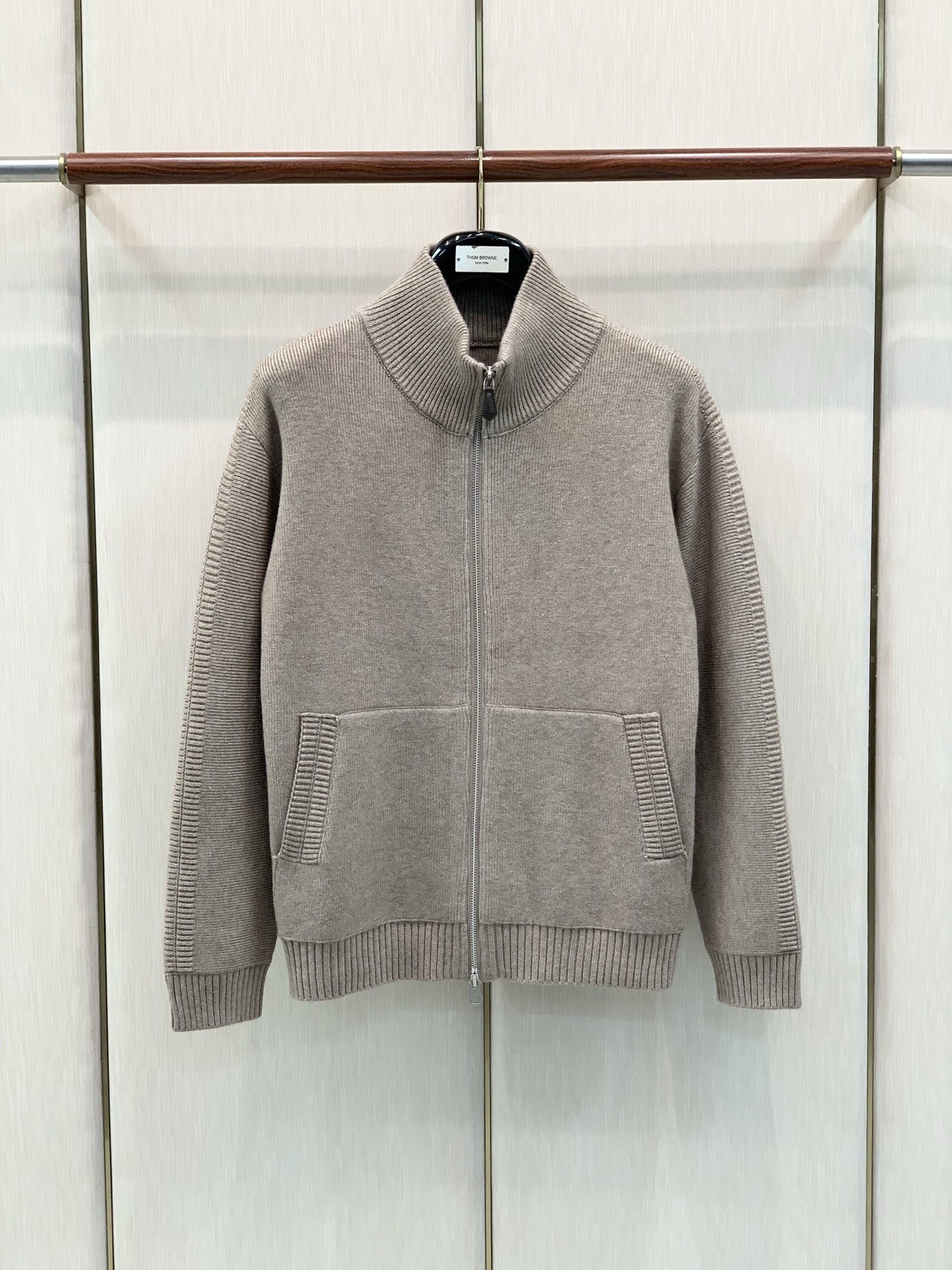 一套，BERLUTI 布鲁提，2026冬季最新品，时尚休闲针织套装，专柜同步有售，原单狠货，采用进口原版面料，舒适度极佳