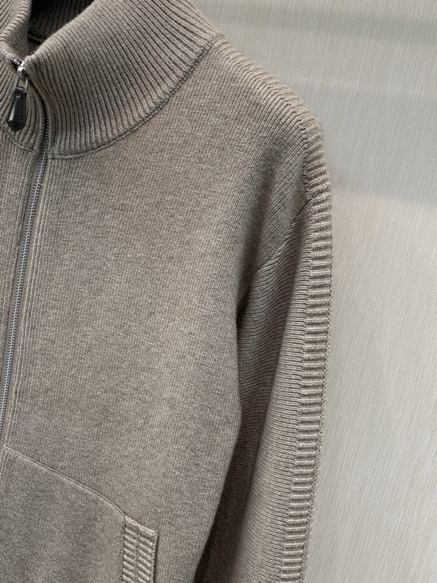 一套,BERLUTI 布鲁提,2026冬季最新品,时尚休闲针织套装,专柜同步有售,原单狠货,采用进口原版面料,舒适度极佳 一套,BERLUTI 布鲁提,2026冬季最新品,时尚休闲针织套装,专柜同步有售,原单狠货,采用进口原版面料,舒适度极佳