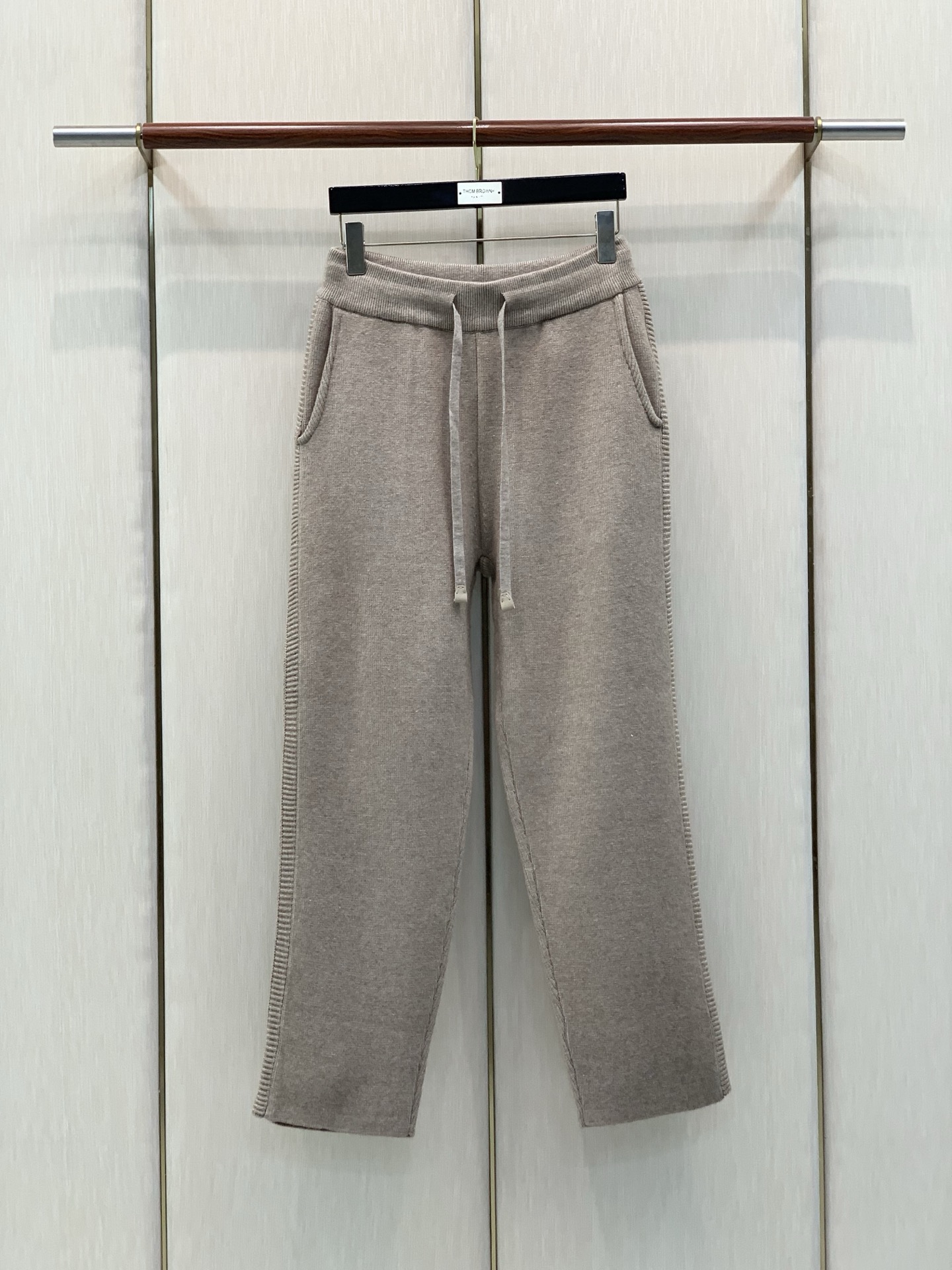 一套，BERLUTI 布鲁提，2026冬季最新品，时尚休闲针织套装，专柜同步有售，原单狠货，采用进口原版面料，舒适度极佳