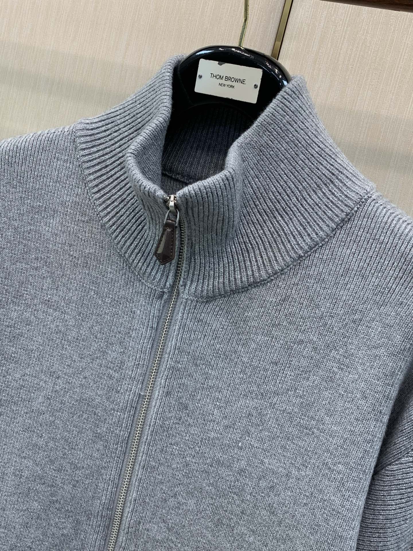 一套，BERLUTI 布鲁提，2026冬季最新品，时尚休闲针织套装，专柜同步有售，原单狠货，采用进口原版面料，舒适度极佳