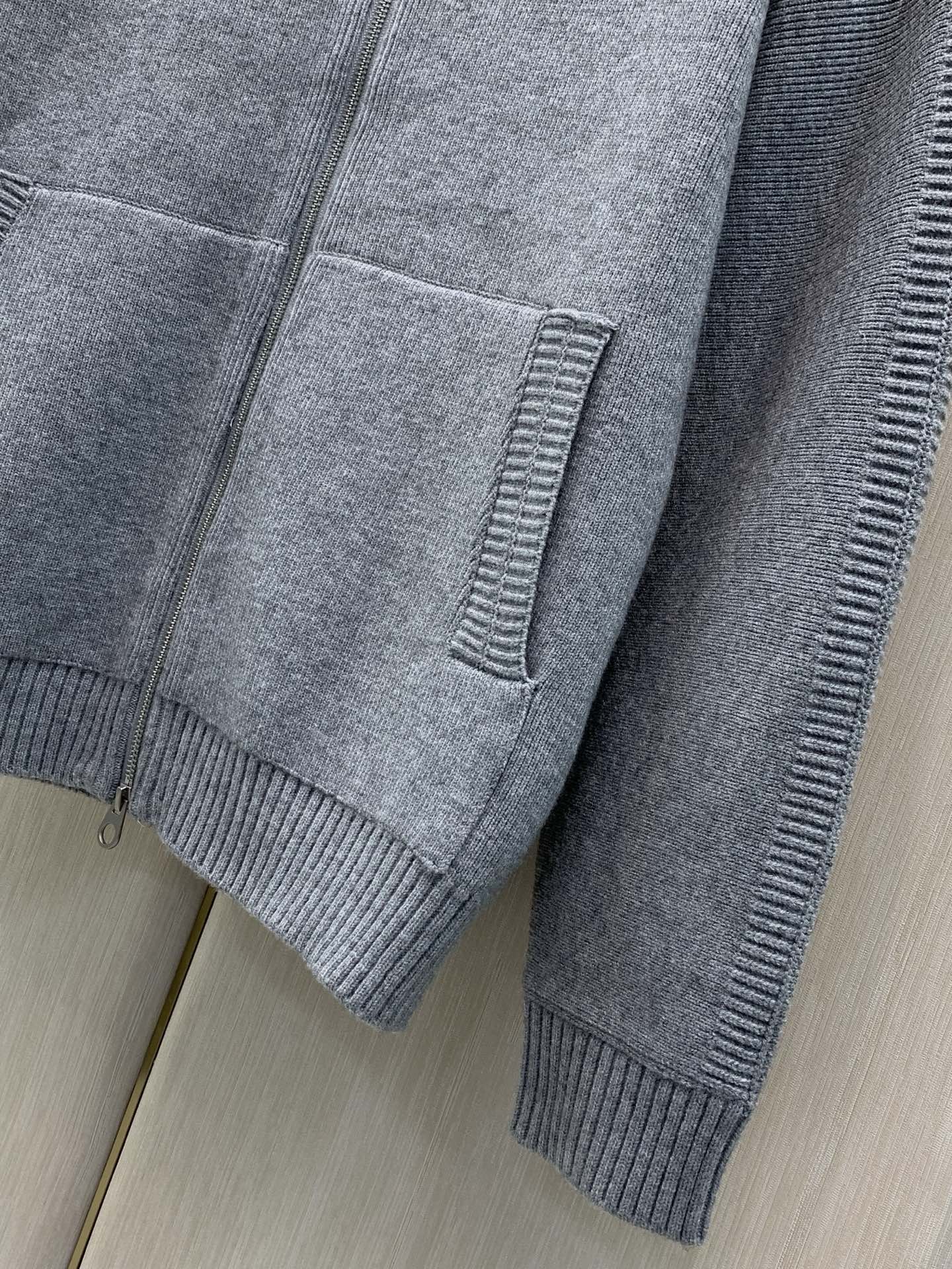 一套，BERLUTI 布鲁提，2026冬季最新品，时尚休闲针织套装，专柜同步有售，原单狠货，采用进口原版面料，舒适度极佳