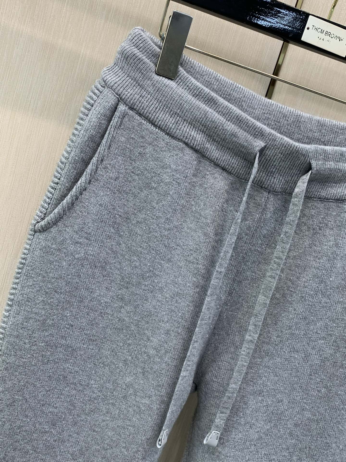 一套，BERLUTI 布鲁提，2026冬季最新品，时尚休闲针织套装，专柜同步有售，原单狠货，采用进口原版面料，舒适度极佳