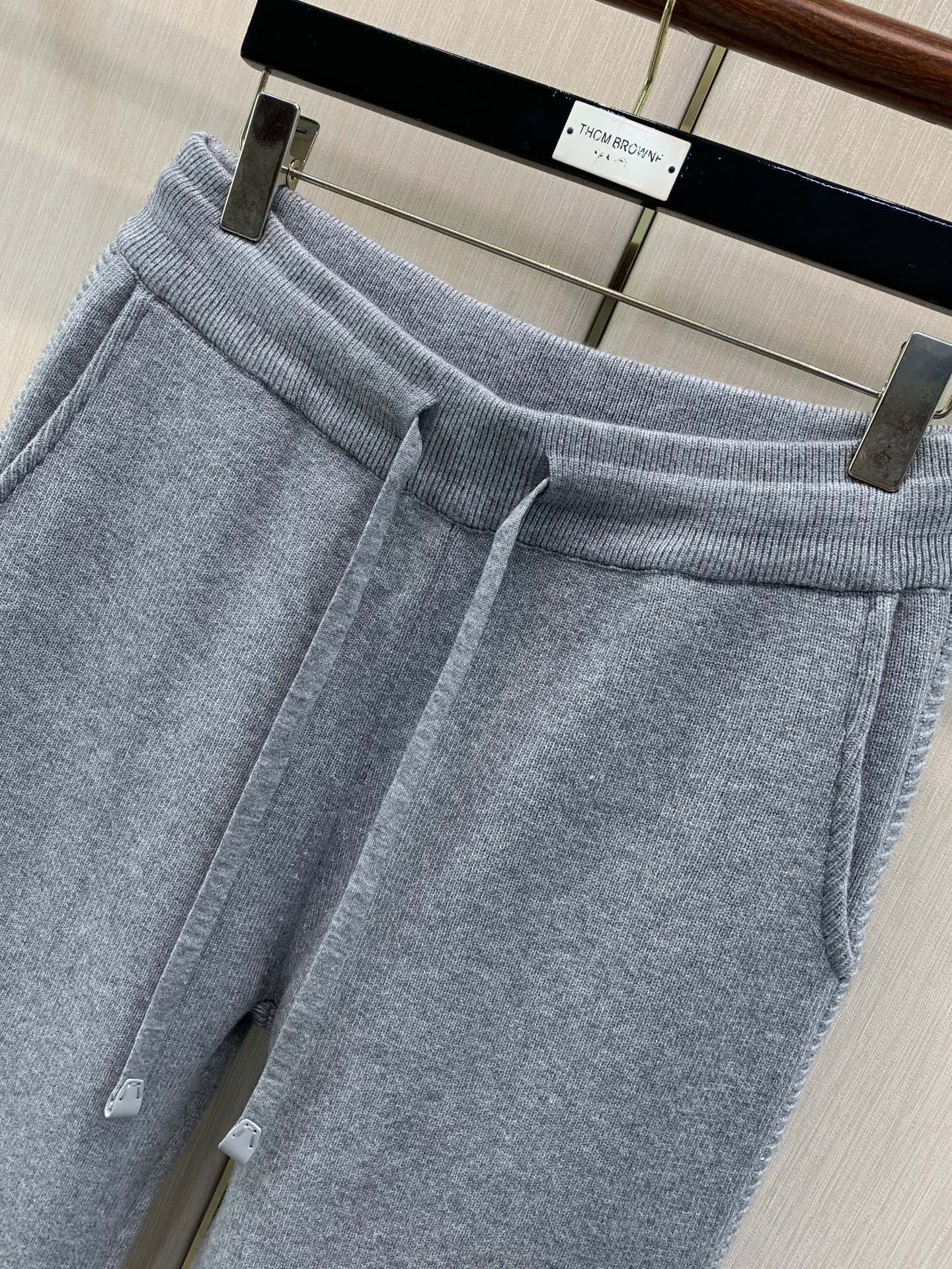 一套，BERLUTI 布鲁提，2026冬季最新品，时尚休闲针织套装，专柜同步有售，原单狠货，采用进口原版面料，舒适度极佳