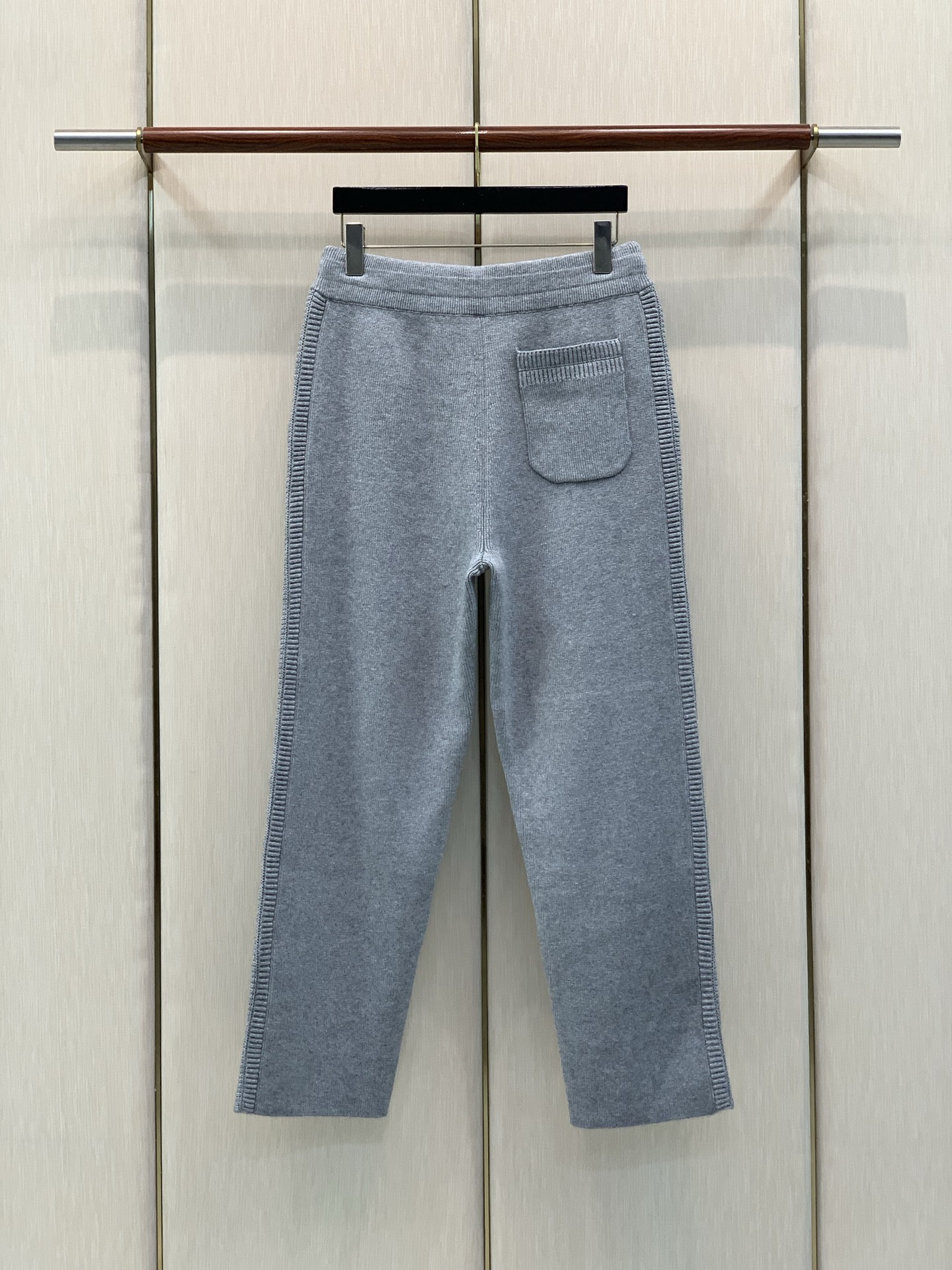 一套，BERLUTI 布鲁提，2026冬季最新品，时尚休闲针织套装，专柜同步有售，原单狠货，采用进口原版面料，舒适度极佳